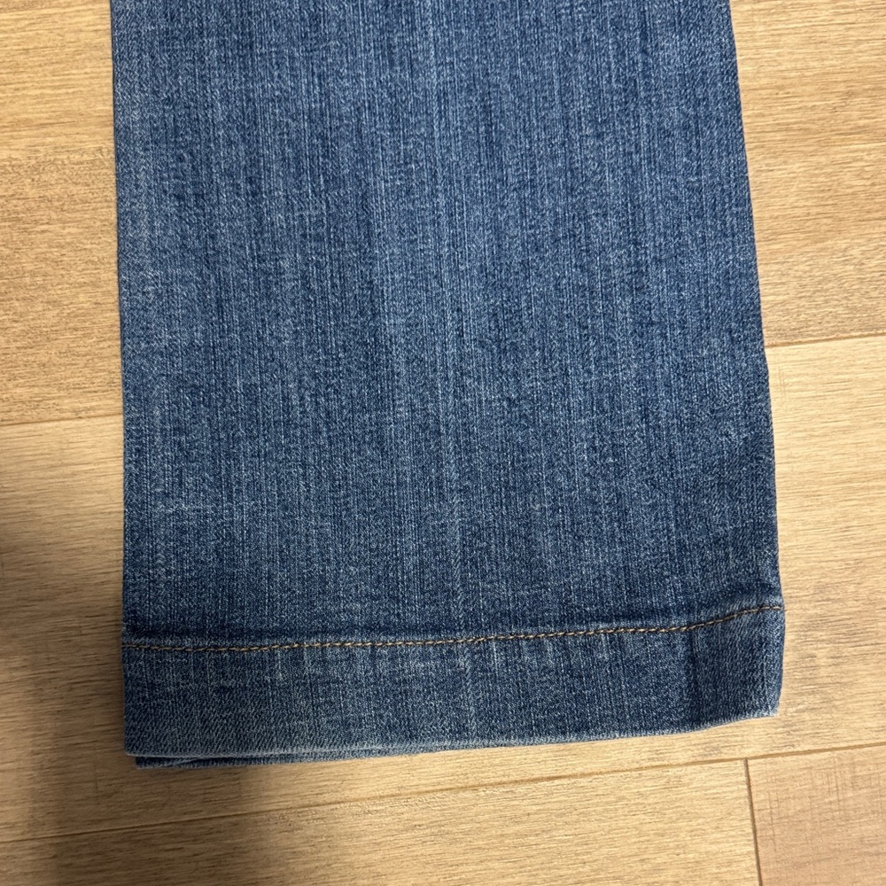 7 For All Mankind classic blue denim straight leg jeans. - Picture 10 of 15